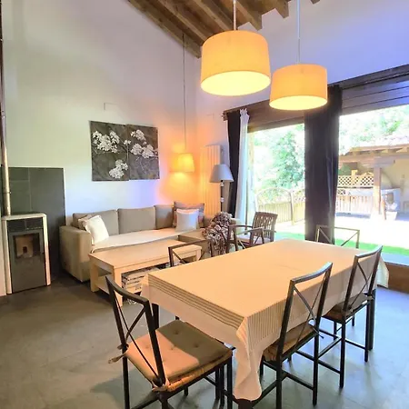 Casa de Campo El Hogar Del Fresno, Casa Con Encanto En Canicosa